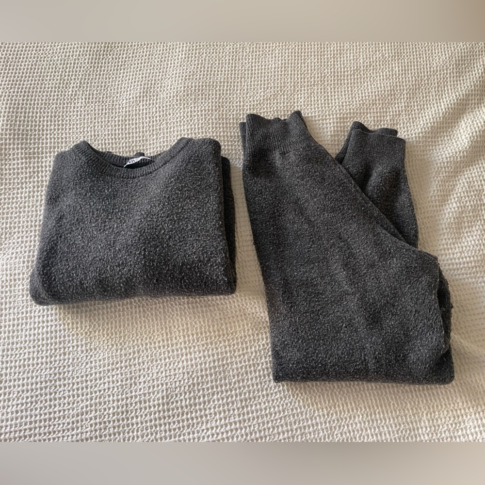 Size L. I would say best fits size 8-14 depending if you want baggy or fitted.